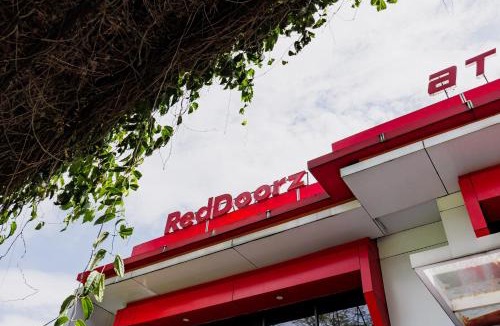 Bandung Hotel | RedDoorz near Istana Plaza 2