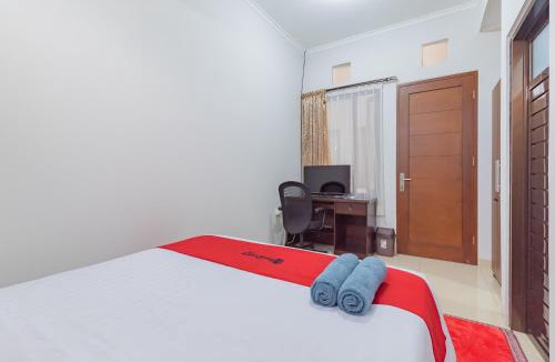 Bandung Hotel | Reddoorz near Kiara Artha Park