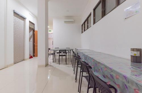 Bandung Hotel | Reddoorz near Kiara Artha Park