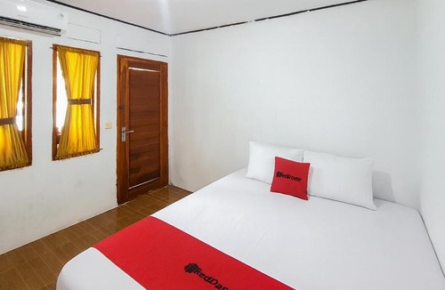 Ujung Genteng Hotel | RedDoorz near Pantai Ujung Genteng 2