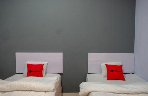 Batang Hotel | RedDoorz near Pasar Batang