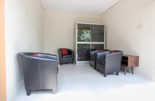 Solo City Centre House | RedDoorz near Solo Balapan Station 2