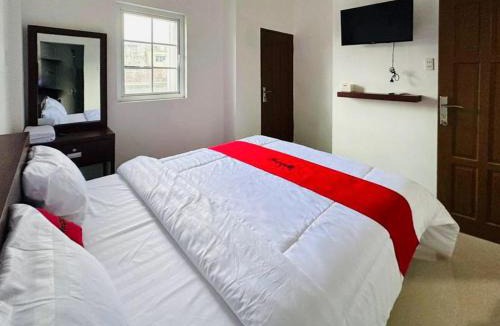 Pematangsiantar Hotel | RedDoorz near Stasiun Pematangsiantar