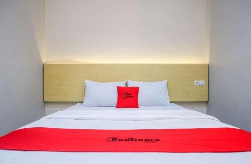 Batang Hotel | RedDoorz near Stasiun Batang