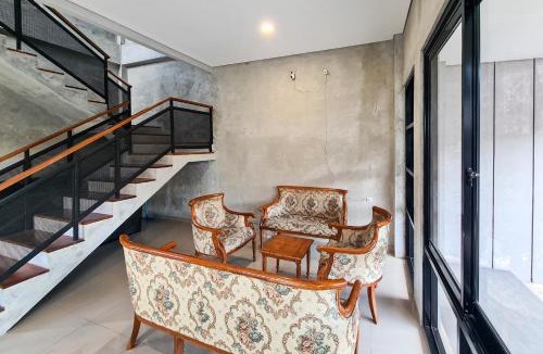 Purwokerto House | RedDoorz near Stasiun Purwokerto 2