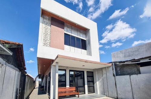 Purwokerto House | RedDoorz near Stasiun Purwokerto 2