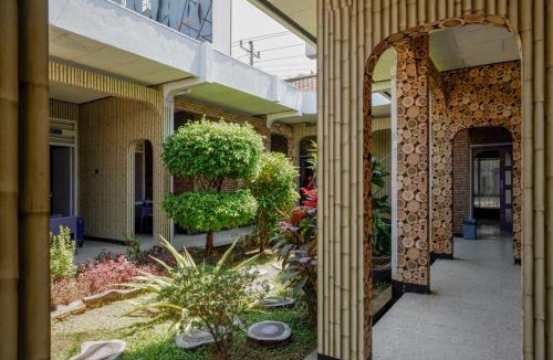 Kebumen House | RedDoorz near Stasiun Kebumen