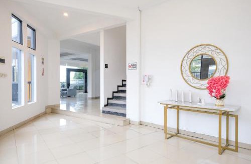 Batu Hotel | RedDoorz near Taman Rekreasi Selecta