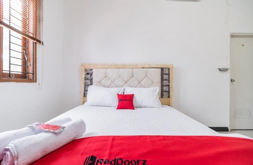 Bogor Barat Hotel | RedDoorz near Terminal Bubulak Bogor