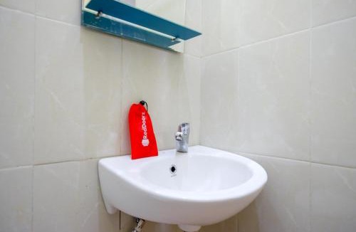 Wonosobo Hostel | RedDoorz near Terminal Mendolo Wonosobo