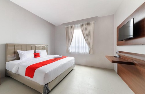 Bogor Hotel | RedDoorz Plus Near Kebun Raya Bogor