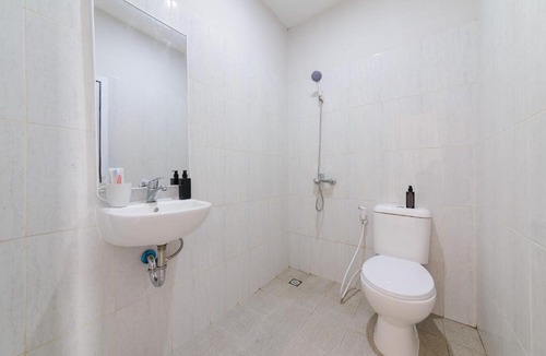 Bogor Hotel | RedDoorz Plus Near Kebun Raya Bogor
