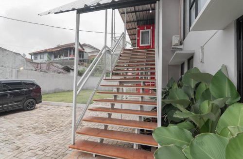 Parongpong Hotel | RedDoorz Plus near Lembang Park & Zoo