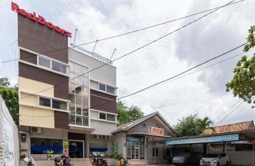 Sukarami Hotel | RedDoorz Plus near Palembang Airport 3