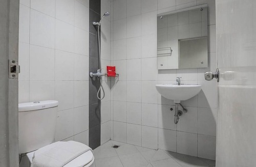 Jambi Hotel | RedDoorz Plus near Simpang Rimbo Jambi