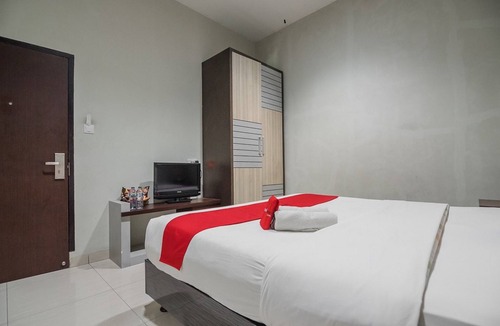 Jambi Hotel | RedDoorz Plus near Simpang Rimbo Jambi