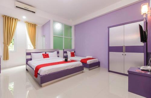 Bekasi Timur Hotel | RedDoorz Plus near Stasiun Bekasi