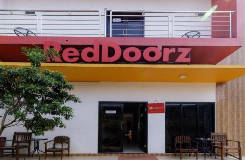 Bekasi House | RedDoorz Plus near Trans Studio Cibubur 2