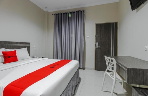 Medan Hotel | RedDoorz Plus Syariah @ Jalan Sriwijaya Medan