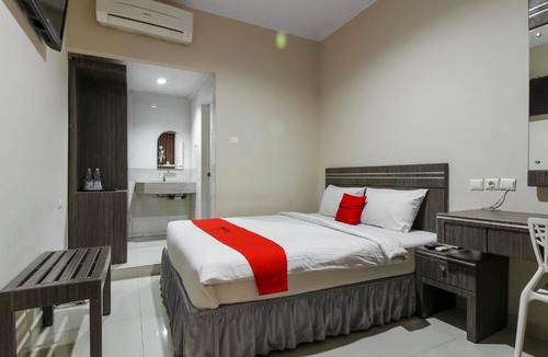 Medan Hotel | RedDoorz Plus Syariah @ Jalan Sriwijaya Medan