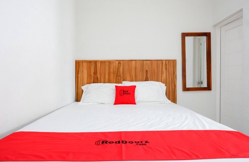 Tegal House | RedDoorz Plus Syariah near Stasiun Tegal 2