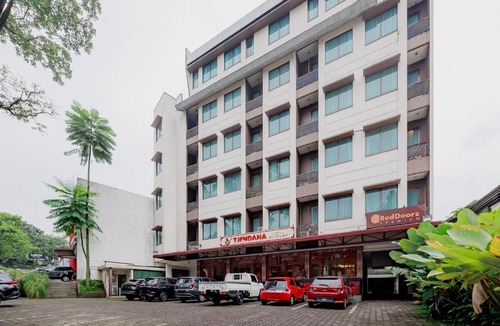 Sukajadi Hotel | RedDoorz Premium near Paris Van Java Mall