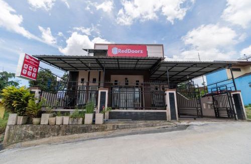 Bukittinggi Hotel | RedDoorz Syariah at D'Ostha Residence