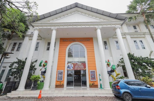 Klojen Hotel | RedDoorz Syariah @ Klojen Malang