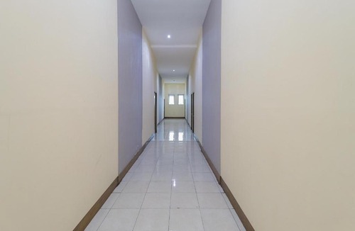 Klojen Hotel | RedDoorz Syariah @ Klojen Malang