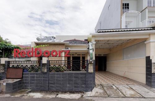 Kalimalang House | RedDoorz Syariah near Grand Kota Bintang