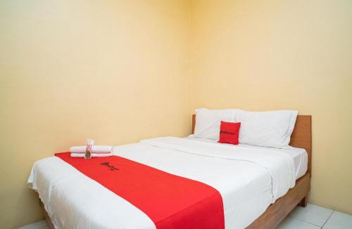 Kenjeran Hotel | RedDoorz Syariah near Suramadu