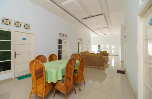 Palembang House | RedDoorz Syariah near Simpang Sekip Palembang