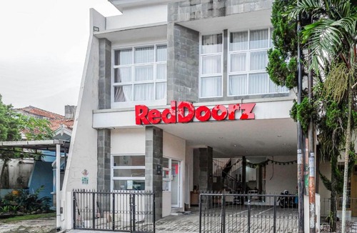 Purwokerto Hotel | RedDoorz Syariah near UNSOED