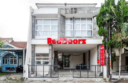 Purwokerto Hotel | RedDoorz Syariah near UNSOED
