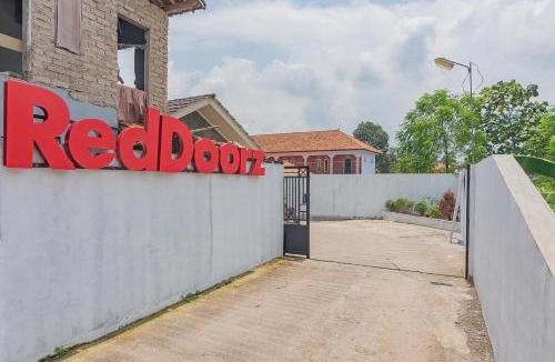 Jalancagak House | RedDoorz Syariah @ Tambak Mekar Street Subang