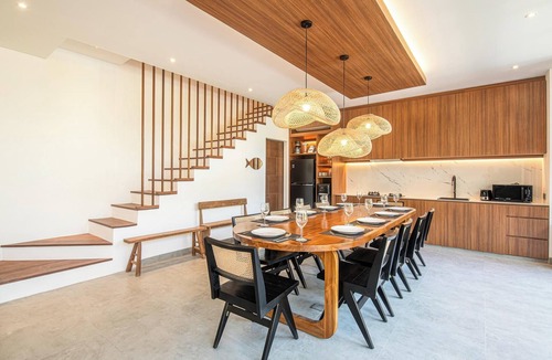 Batubelig House | Refined 5BR Contemporary Villa, 400m to the Beach