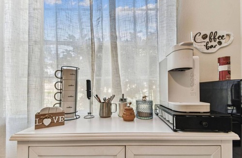 Mount Plymouth House | Relaxing Modern Home Sleeps 6/Pool/BBQ/Firepit
