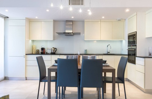 California - Pezou Apartment | Renovated 2-Br Apartment with Terrace and Pool