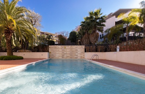 California - Pezou Apartment | Renovated 2-Br Apartment with Terrace and Pool