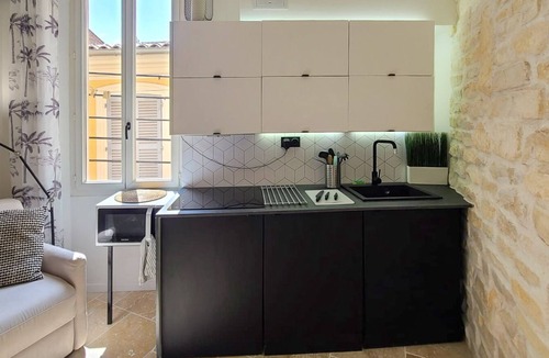 Antibes City Centre Condo | Renovated apartment for 3 in the heart of old Antibes
