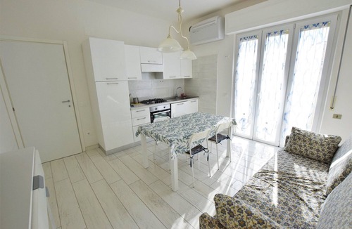 San Vincenzo Apartment | Renovated beachfront apartment