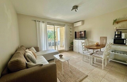 La Napoule Apartment | Renovated apartment with balcony