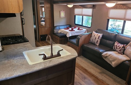 Bay Lake House | Rent thus wonderful HUGE camper with OUTDOOR KITCHEN!
