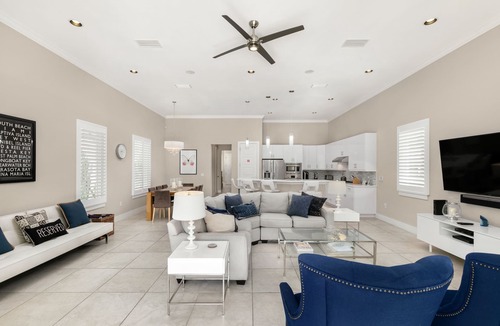 Reunion Villa | Reunion Bliss | 5 Bed Luxury Villa with Southwest Facing Pool & Spillover Spa