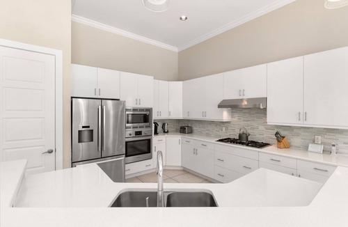 Reunion Villa | Reunion Bliss | 5 Bed Luxury Villa with Southwest Facing Pool & Spillover Spa