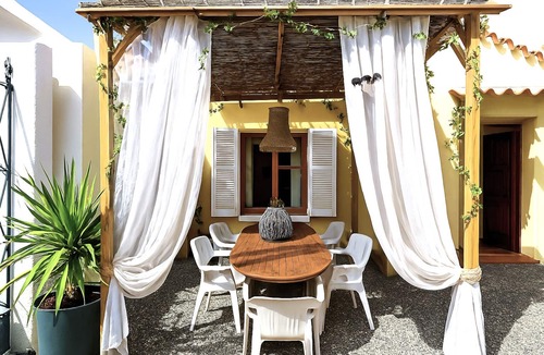 La Nartelle House | Rêve D'Azur: Walking distance from the beach, Swimming pool, Terrace BBQ, Parking & Bed linen included