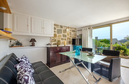 Mandelieu-La-Napoule Apartment | Rez-de-villa dans un beau domaine avec piscine