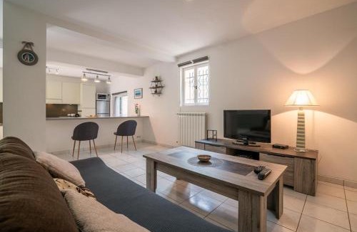 Montaleigne House | Rez de villa avec beau jardin et belle vue