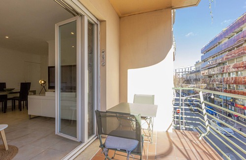 Antibes Old Town Apartment | Robert Soleau bright design flat, center of Antibes
