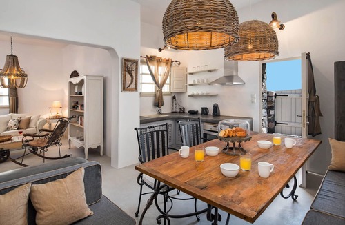 Emporio Villa | Rock Villa Legend: Modern Comfort in Timeless Caves/3BR